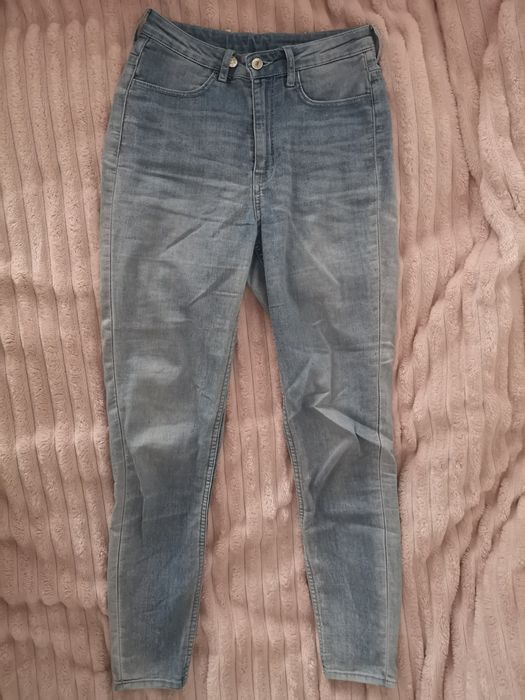 Jasne skinny jeansy z wysokim stanem