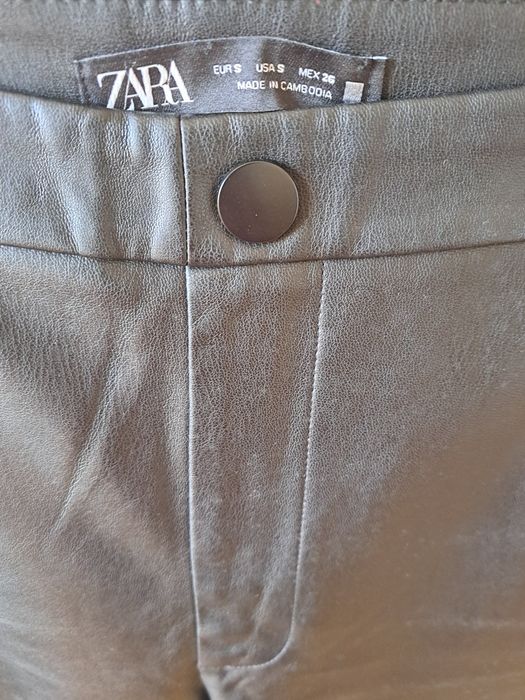 Calças de napa Zara pretas