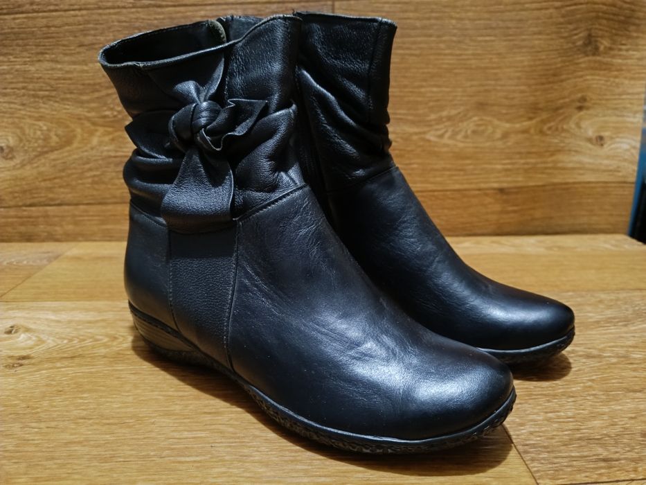 Чоботи жіночі шкіряні демісезонні чорні 36 розміру