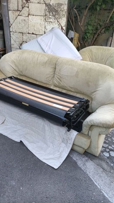 Набір диван і два крісла