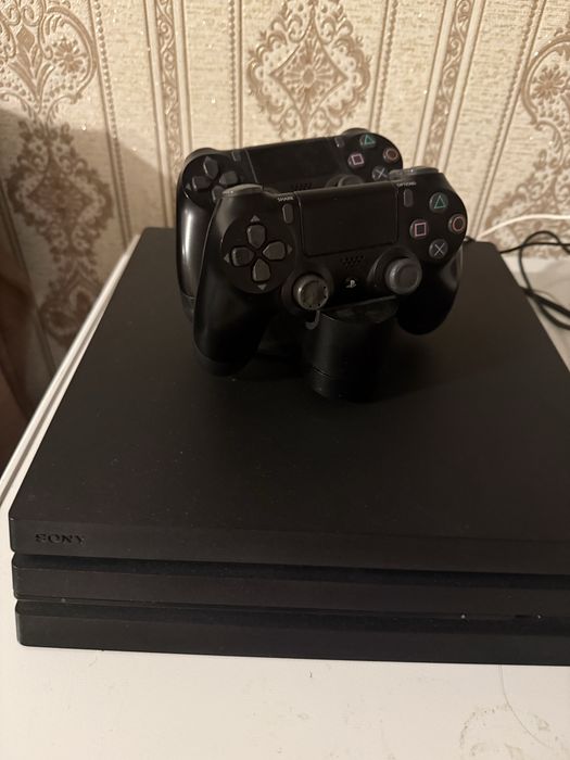 Продам PlayStation 4 Pro