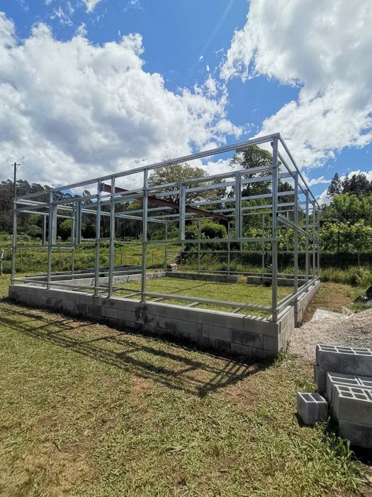 Estrutura em ferro galvanizado
