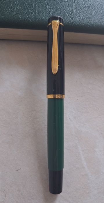 Caneta tinteiro antiga Pelikan com caixa