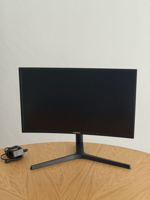 Monitor Samsung - Modelo: LC24FG73FQUXEN