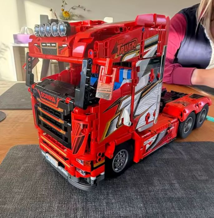 Klocki Lepin/JieStar Ciężarówka Scania 1708 elementów