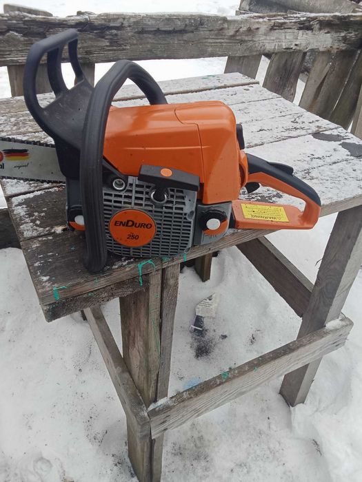 Продам Бензопилу