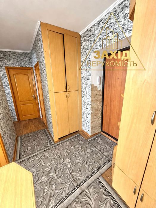 Двокімнатна біля Північного ринку на пр. Молоді