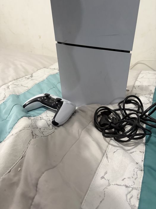 Playstation 5 slim 1TB inclui conta com diversos jogos on-line