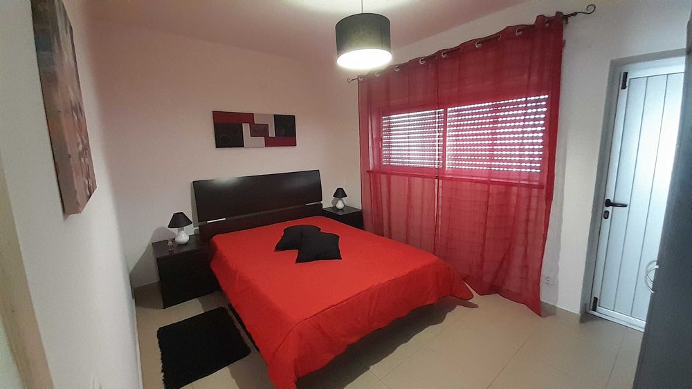 Arrenda-se agradável apartamento T1 para férias no Verão Peniche