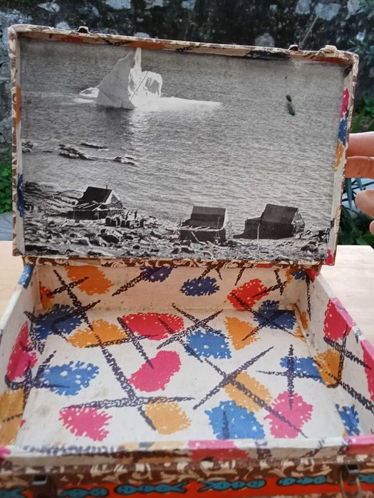 Vendo caixa de coleção antiga retro vintage antiguidade