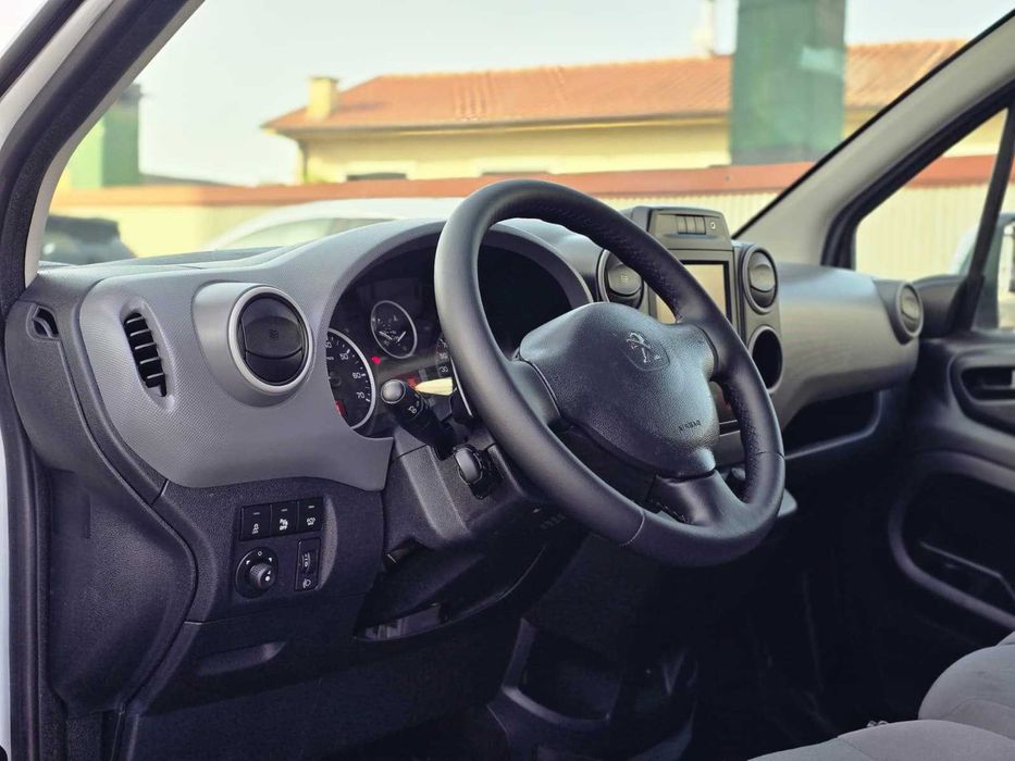 PEUGEOT PARTNER L1 1.6HDI 100CV "AUTOMÁTICA" "IVA DEDUTÍVEL" 3 LUGARES