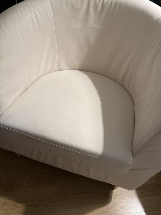 Poltrona ikea em bom estado de cor beje