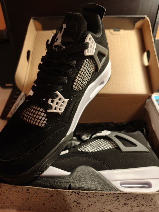 Air Jordan 4 Retro „White Thunder