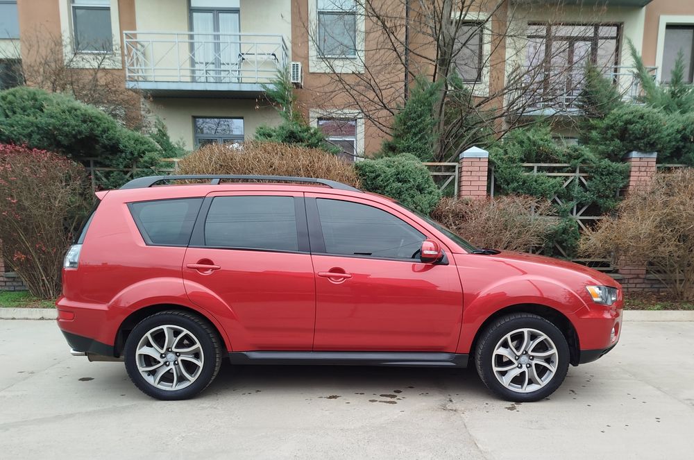 Mitsubishi Outlander XL 2012