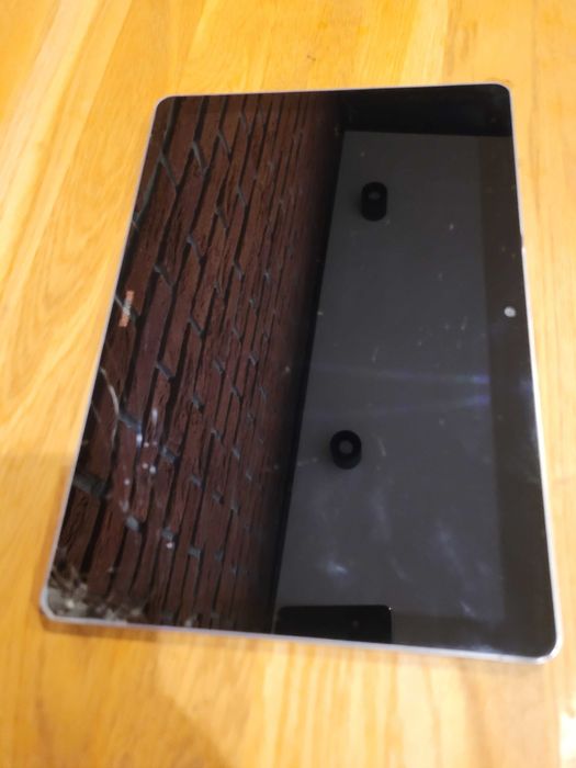 Tablet Huawei Mediapad T10 uszkodzony ekran