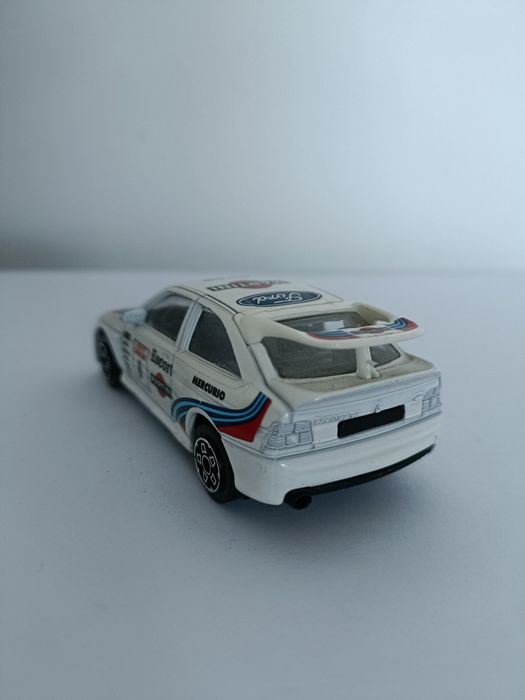Resorak Bburago Ford Escort