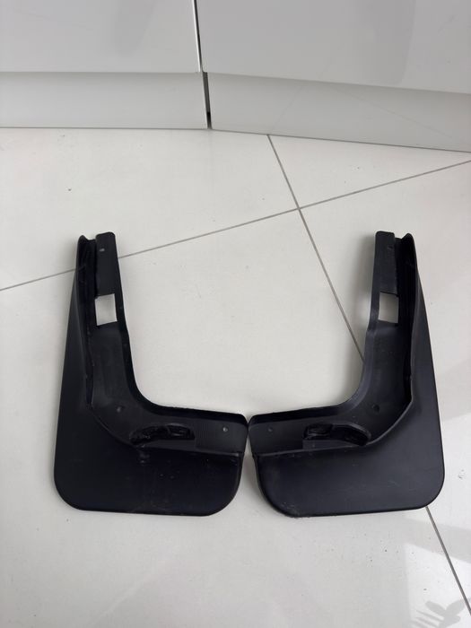 Комплект передних брызговиков Mercedes W204 C class A2048900078