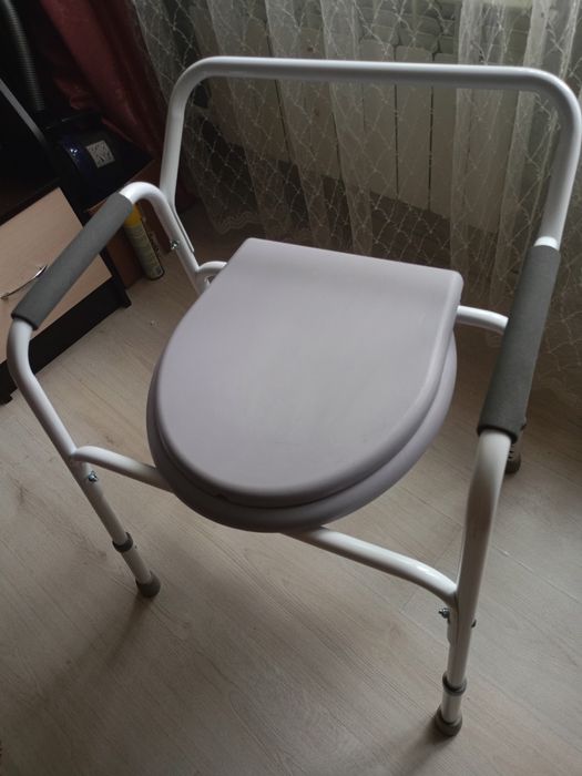Продам крісло туалет