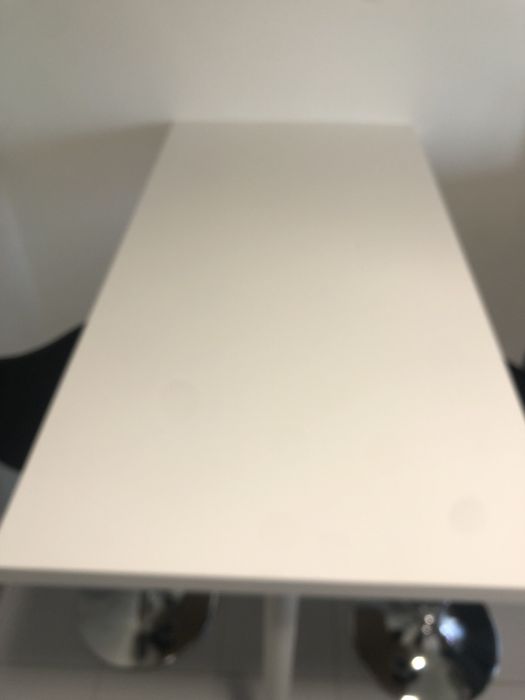 Tampo de mesa + pé regulavel + 2 bancos regulaveis