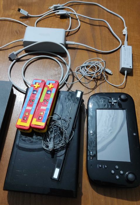 PS4 + 5 Jogos + Wii incluída