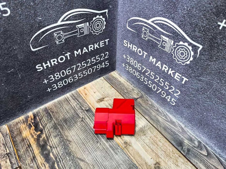 Кришка захист плюсової клеми акумулятора Renault Zoe 243123210R