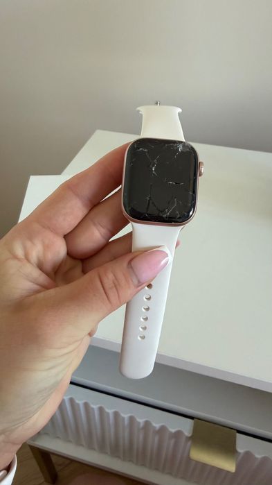 Apple Watch Series 11 GPS + Cellular 42mm z aluminium