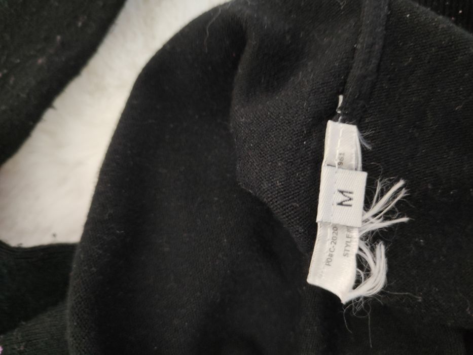 Sweterek czarny damski