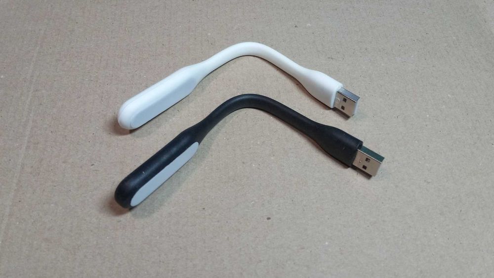Гнучка USB лампа-ліхтарик.