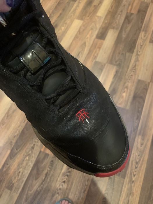 Культові баскетбольні кросівки Adidas