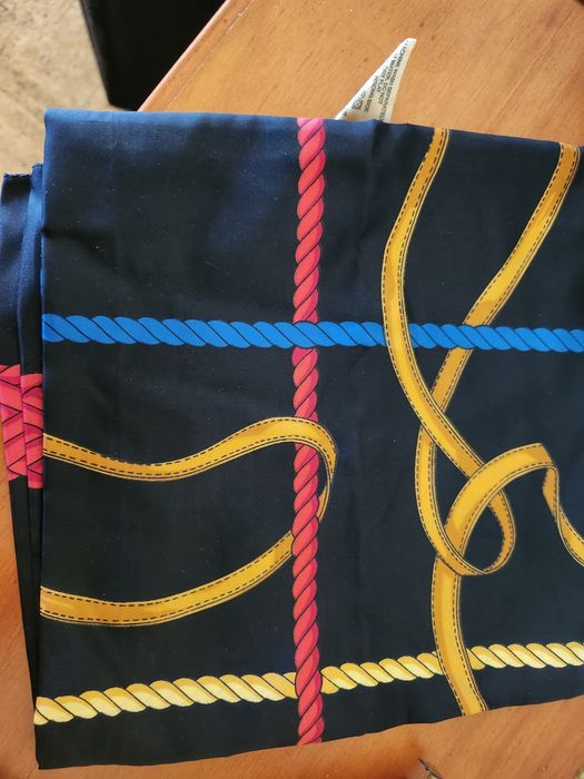 Vários lenços e variados