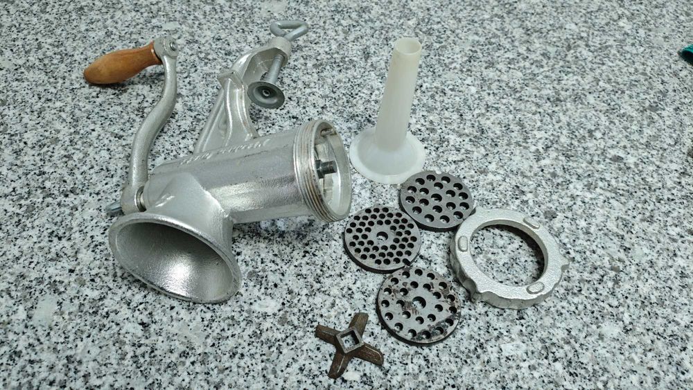Máquina de Picar Carne KitchenCraft Nº 8 – NOVA c/ 3 Discos e Funil