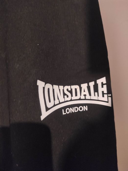 Czarne krótkie sportowe spodenki Lonsdale rozmiar XXL z kieszonka