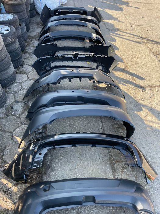 Zderzak tył Trafic III lift różne kolory Nowe