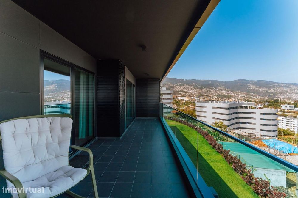 Apartamento T4 | Vista Panorâmica sobre o Funchal | Caminho das Virtud