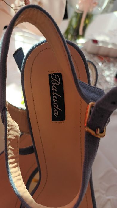 Eleganckie sandałki nowe