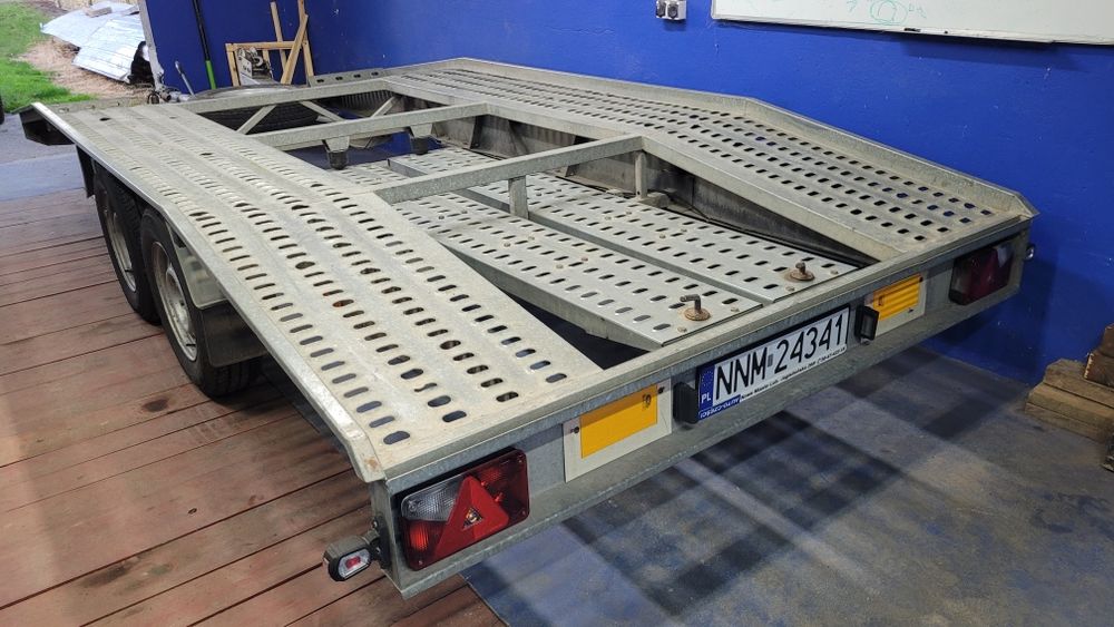 Laweta przyczepka przyczepa samochodowa do przewozu pojazdów