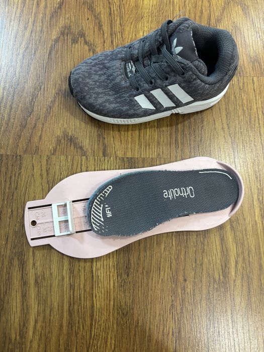 Кросівки дитячі, adidas оригінал. Розмір 24