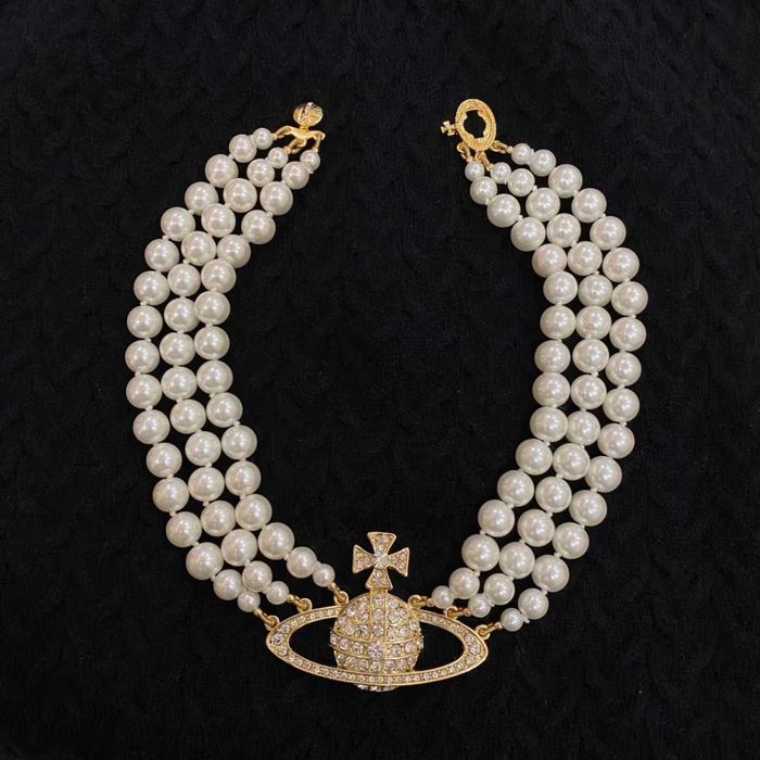 Vivienne Westwood/potrójny naszyjnik z pereł