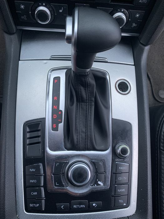 Продам Audi q7 3.0 tdi