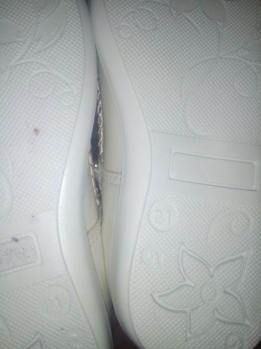 Sapatos menina tamanho 21 novos em caixa