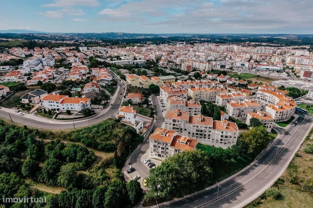 Apartamento T2 com Garagem no Centro das Caldas da Rainha