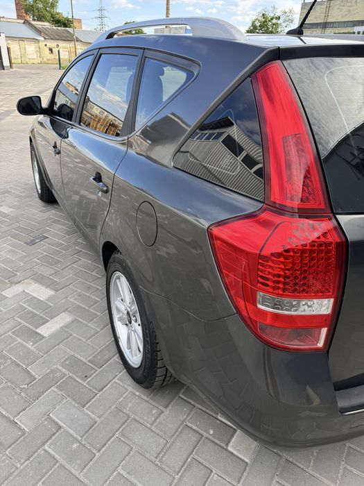 Kia Ceed 2011 года 1,6 crdi