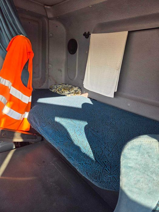 Тягач з напівпричепом DAF CF-85
