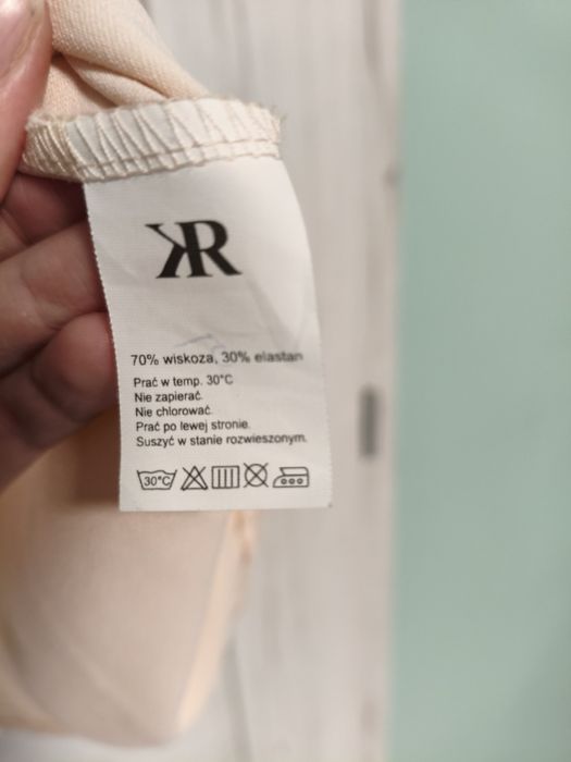 Bluzka z koralikami i ściągaczem w pasie