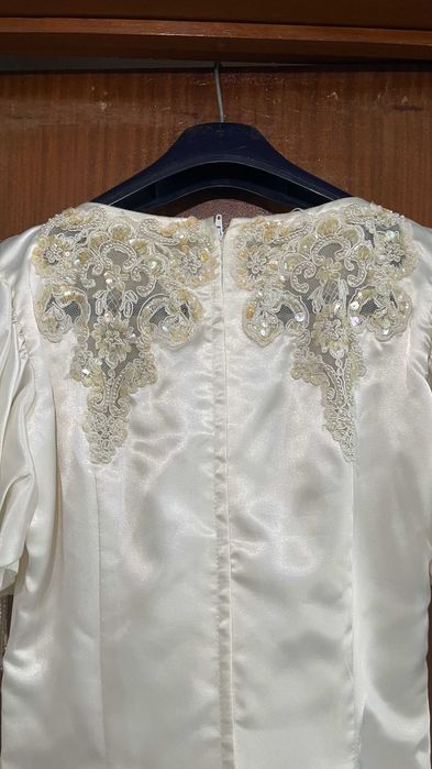 Vestido de noiva clássico de cauda longa