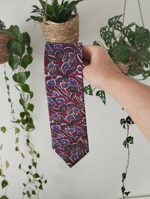 Męski jedwabny krawat 100% silk, kolorowy, burgundowy w kwiaty, śliwko