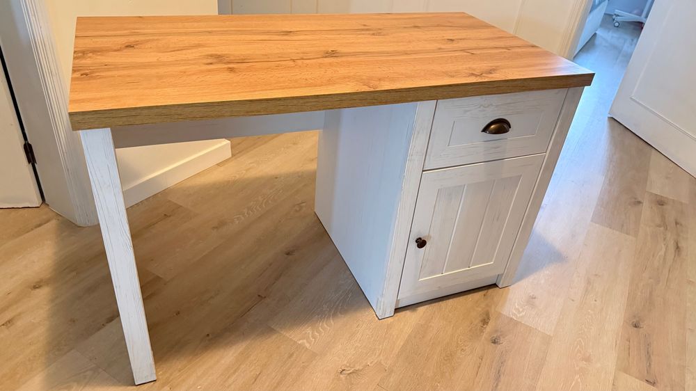 Secretária pouco uso