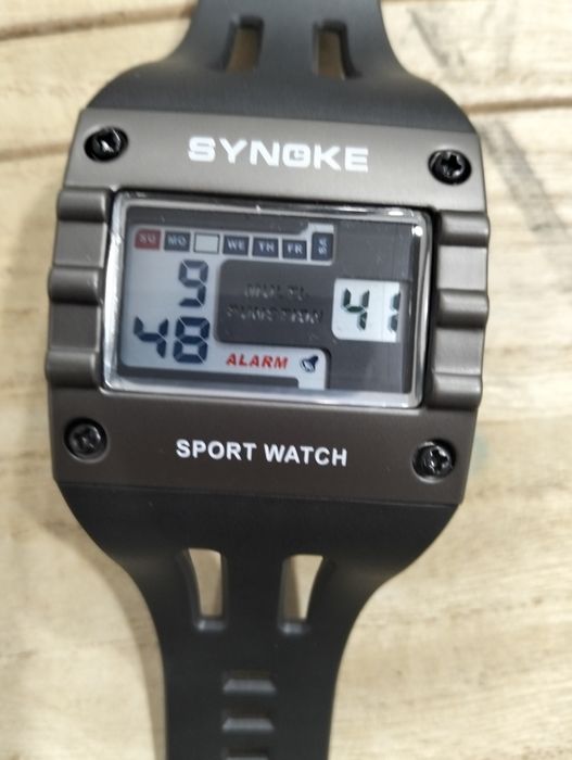 Synoke relógio digital