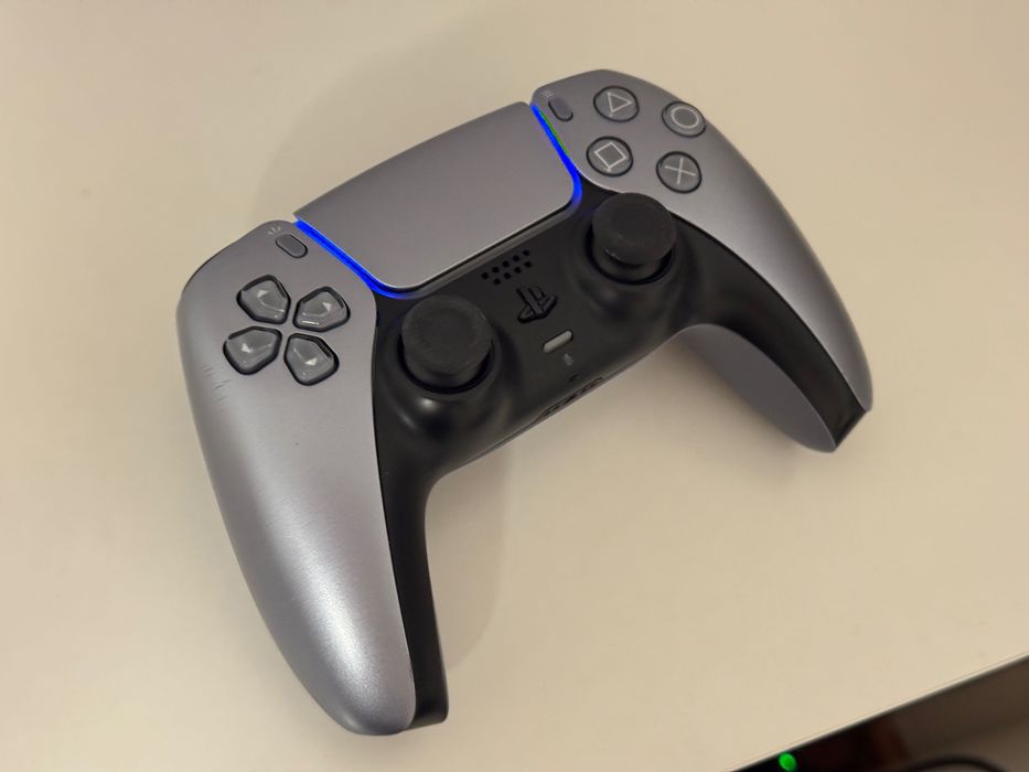 Pad kontroler do PS5 Dualsense Sterling Silver, srebrny, bdb!