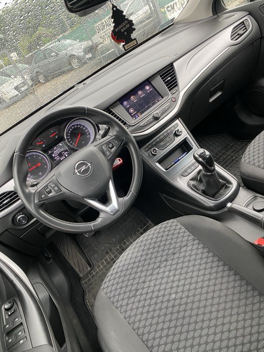 ASTRA KOMBI 2020 rok. Salon PL. Serwisowana. Ladny stan 130 koni Nawi Led